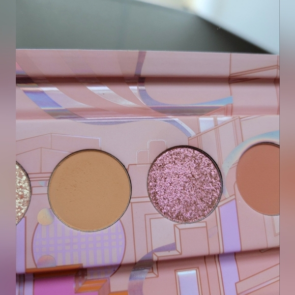 Kaleidos Futurism VII Sashimi eyeshadow palette - Picture 3 of 6